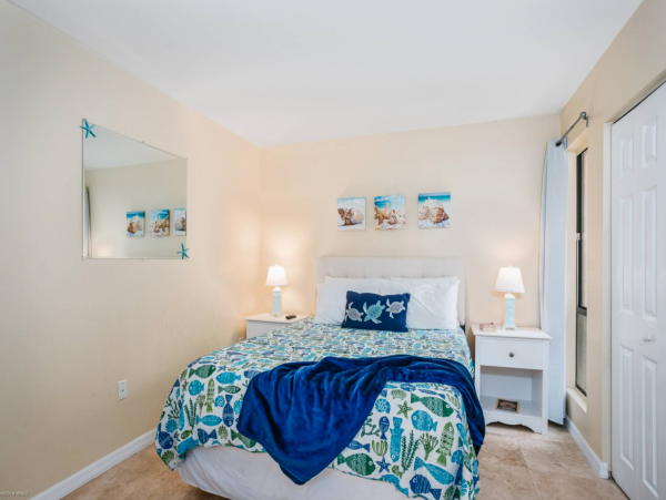 Siesta Key 2 Bedroom Condo Short Walk to Beach