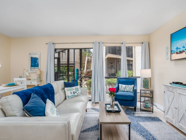 Siesta Key 2 Bedroom Condo Short Walk to Beach