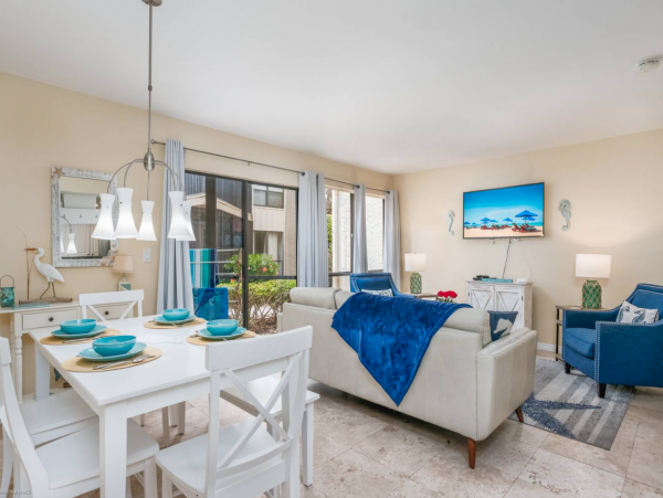 Siesta Key 2 Bedroom Condo Short Walk to Beach