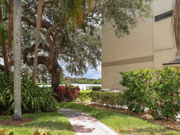 Siesta Key 2 Bedroom Condo Short Walk to Beach