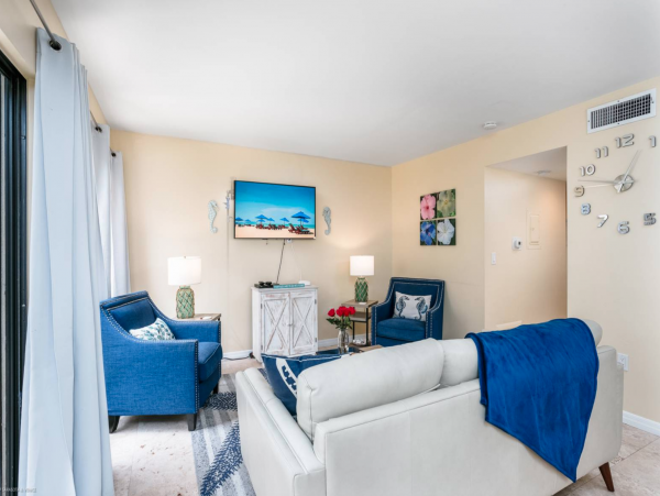 Siesta Key 2 Bedroom Condo Short Walk to Beach
