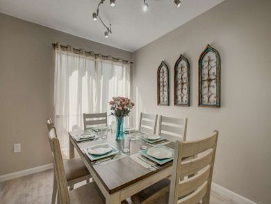 Fresh Remodel Short Walk to Crescent Beach!