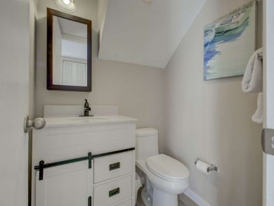 Fresh Remodel Short Walk to Crescent Beach!