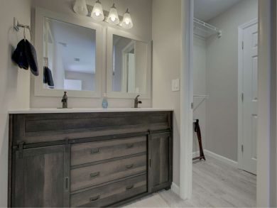 Fresh Remodel Short Walk to Crescent Beach!