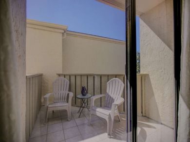 Fresh Remodel Short Walk to Crescent Beach!