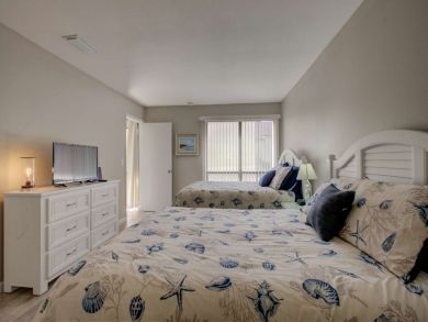 Fresh Remodel Short Walk to Crescent Beach!