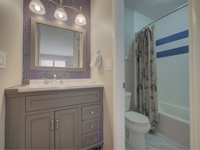 Fresh Remodel Short Walk to Crescent Beach!