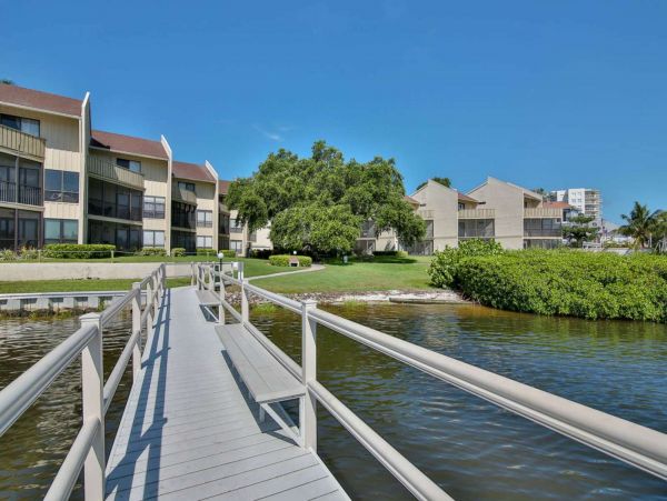 Short Walk to Beach Siesta Key Vacation Condo Pool View