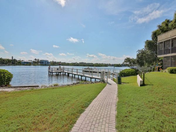 Short Walk to Beach Siesta Key Vacation Condo Pool View
