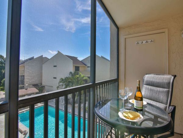 Short Walk to Beach Siesta Key Vacation Condo Pool View
