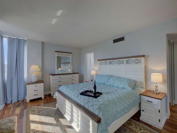 Short Walk to Beach Siesta Key Vacation Condo
