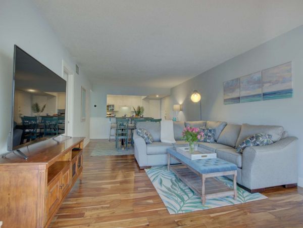 Short Walk to Beach Siesta Key Vacation Condo