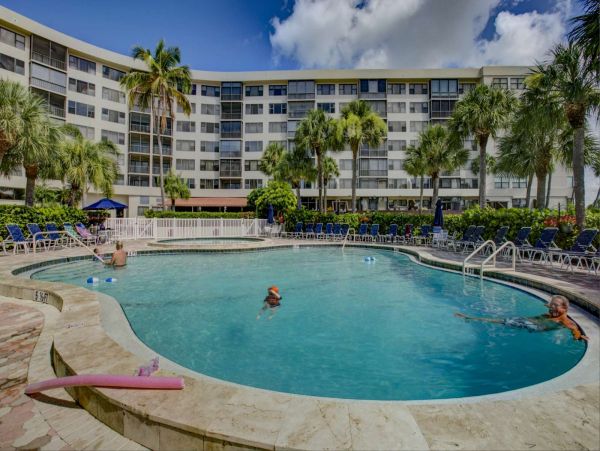 Short Walk to Beach Siesta Key Vacation Condo