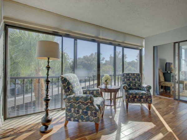 Short Walk to Beach Siesta Key Vacation Condo