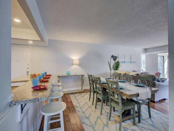 Short Walk to Beach Siesta Key Vacation Condo