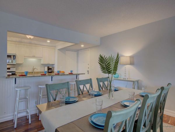 Short Walk to Beach Siesta Key Vacation Condo