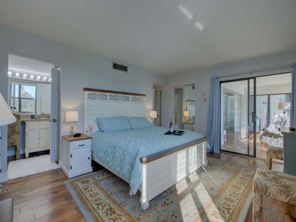 Short Walk to Beach Siesta Key Vacation Condo