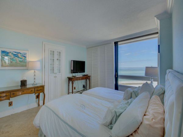 Beautiful Beachfront Condo