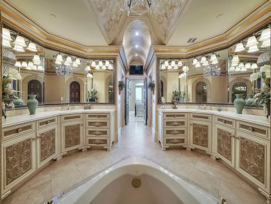 Luxury Destin Vacation Home Short Walk to Beach Sleeps 12