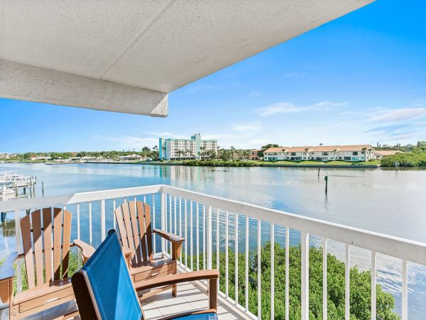 Indian Shores Vacation Condo Sleeps Six Guests