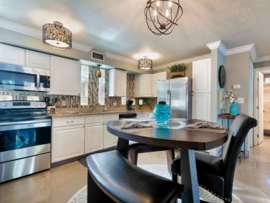 Charming Vacation Rental on Fort Myers. Call Today