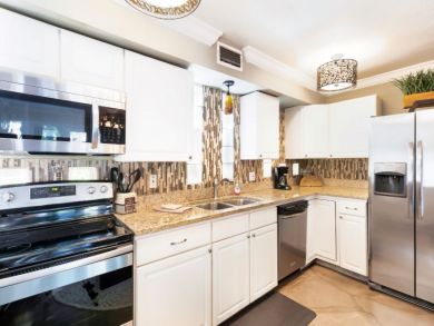Charming Vacation Rental on Fort Myers. Call Today
