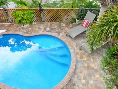 Charming Vacation Rental on Fort Myers. Call Today