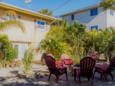 Charming Vacation Rental on Fort Myers. Call Today