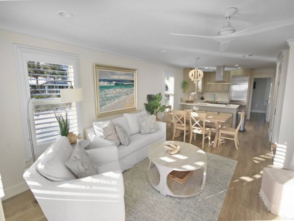 Santa Rosa Vacation Home Four Bedroom Walk to Beach