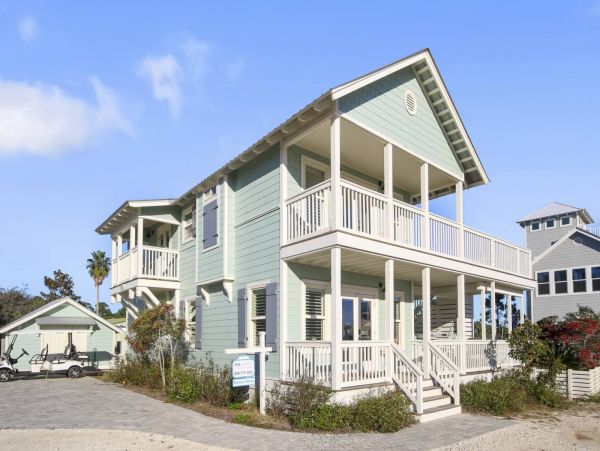 Santa Rosa Vacation Home Four Bedroom Walk to Beach
