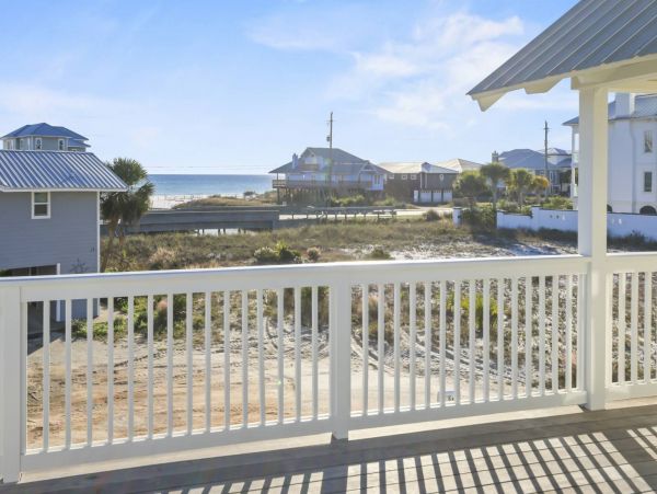 Santa Rosa Vacation Home Four Bedroom Walk to Beach