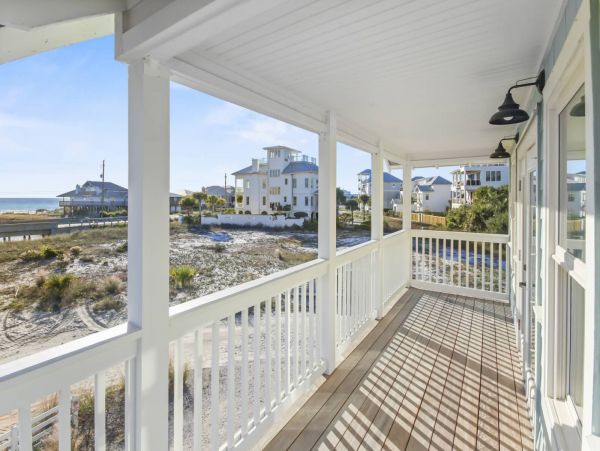 Santa Rosa Vacation Home Four Bedroom Walk to Beach