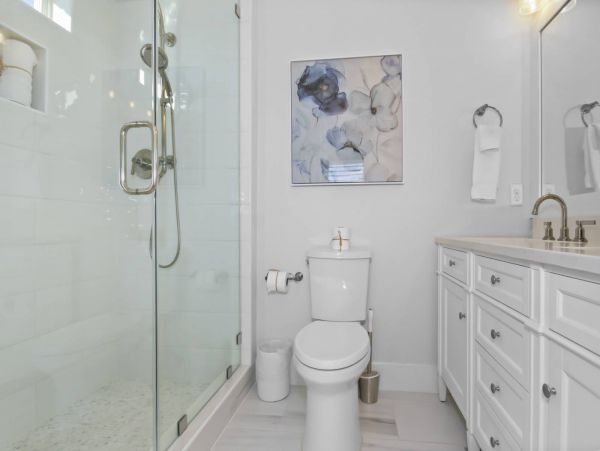 Santa Rosa Vacation Home Four Bedroom Walk to Beach