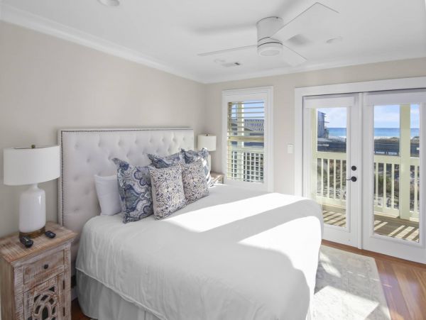 Santa Rosa Vacation Home Four Bedroom Walk to Beach