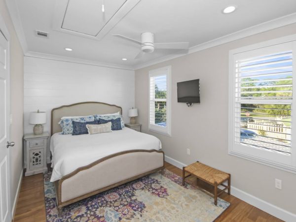 Santa Rosa Vacation Home Four Bedroom Walk to Beach