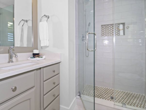 Santa Rosa Vacation Home Four Bedroom Walk to Beach