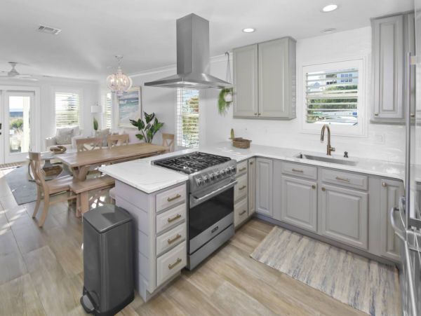 Santa Rosa Vacation Home Four Bedroom Walk to Beach