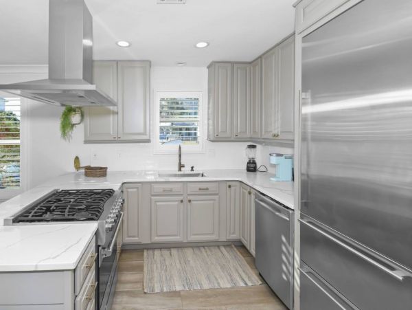 Santa Rosa Vacation Home Four Bedroom Walk to Beach