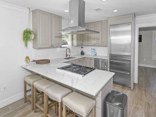 Santa Rosa Vacation Home Four Bedroom Walk to Beach