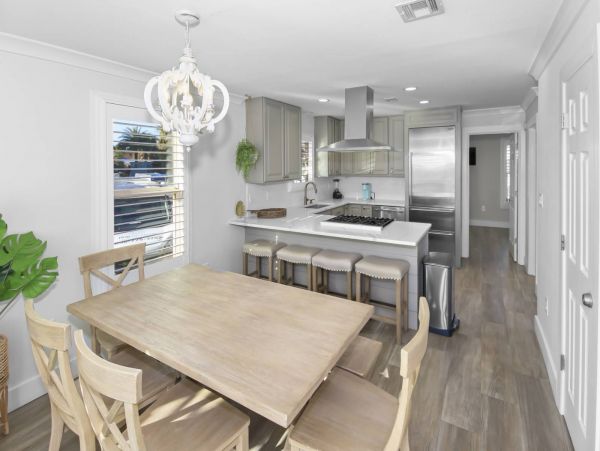 Santa Rosa Vacation Home Four Bedroom Walk to Beach