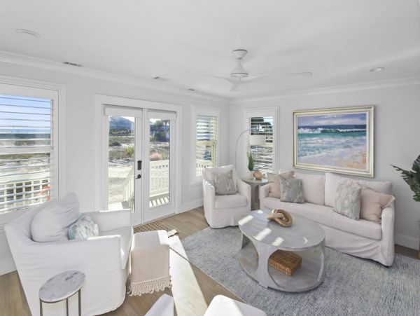 Santa Rosa Vacation Home Four Bedroom Walk to Beach