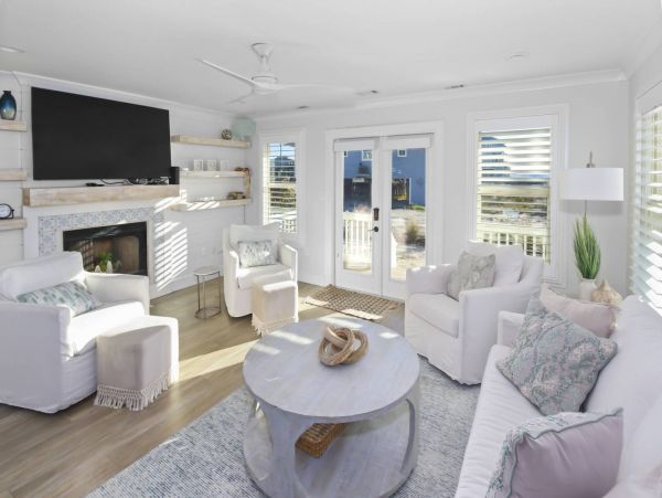 Santa Rosa Vacation Home Four Bedroom Walk to Beach