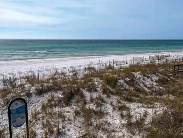 Santa Rosa Vacation Home Four Bedroom Walk to Beach