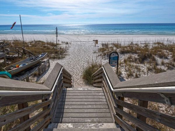 Santa Rosa Vacation Home Four Bedroom Walk to Beach