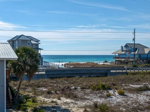 Santa Rosa Vacation Home Four Bedroom Walk to Beach