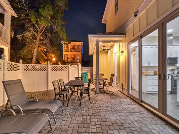 Six Bedrooms Vacation Home in Miramar Beach Sleeps 16 Guests