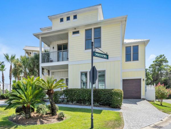 Six Bedrooms Vacation Home in Miramar Beach Sleeps 16 Guests