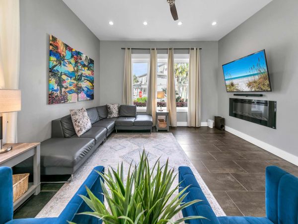 Six Bedrooms Vacation Home in Miramar Beach Sleeps 16 Guests