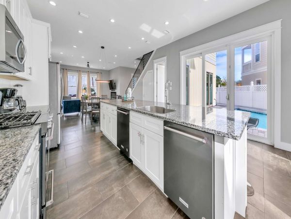 Six Bedrooms Vacation Home in Miramar Beach Sleeps 16 Guests