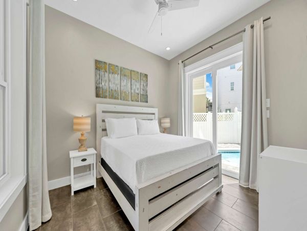 Six Bedrooms Vacation Home in Miramar Beach Sleeps 16 Guests